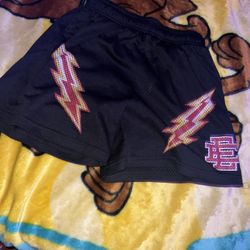 ee shorts size M