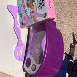 Easy bake oven and chocolate pen￼