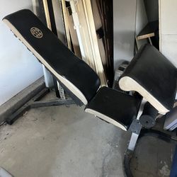 Adjustable Work Out Bench - Golds Gym 