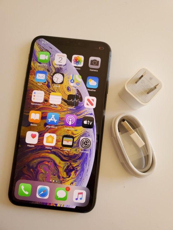 iPhone XS Max , Unlocked for All Company Carrier, Excellent Condition like New