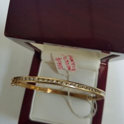 14k Yellow Gold Diamond 0.93ctw Bangle
