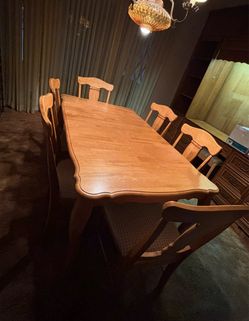 Beautiful solid wood 6 chair dining set