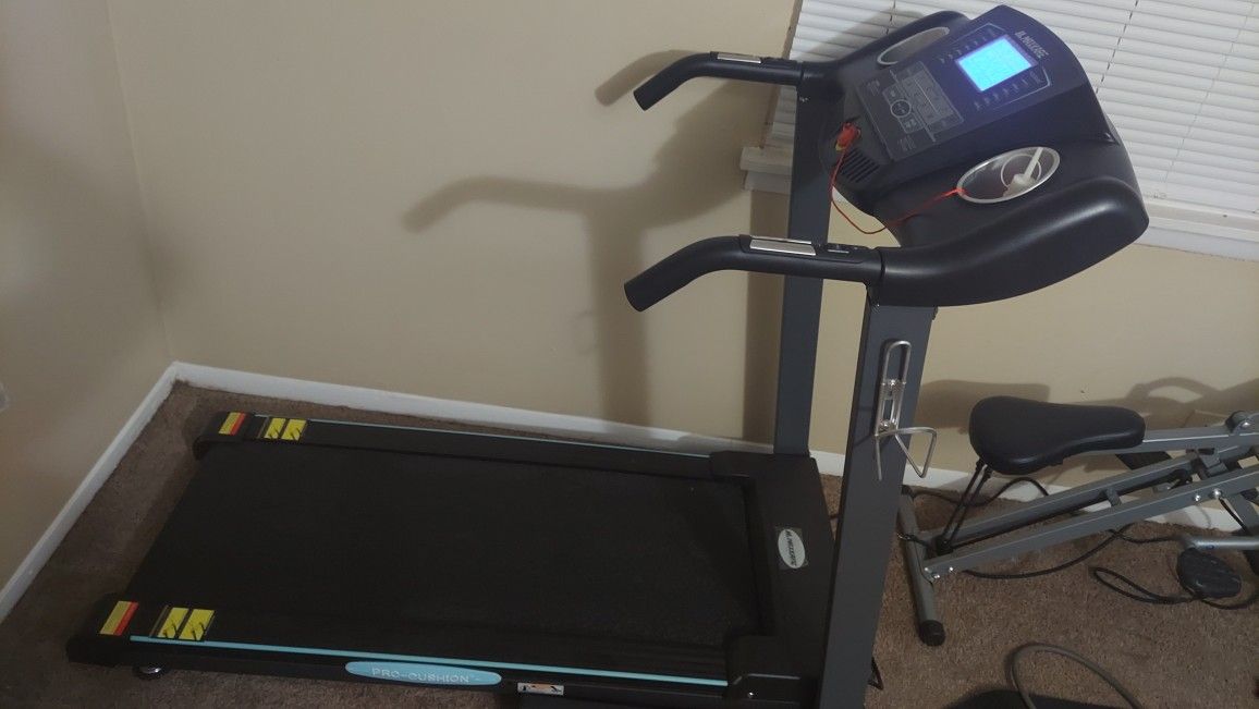 MAXKARE TREADMILL