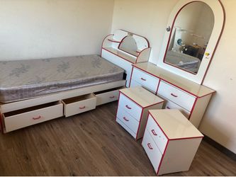 Child’s Bedroom Set