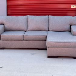 SECTIONAL COUCH CITY FURNITURE LIKE NEW DELIVERY AVAILABLE 