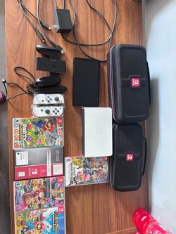 Nintendo Switch OLED White Bundle + 5 Game