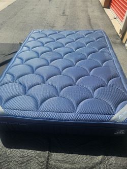 Cal King Mattress: DreamCloud Luxe