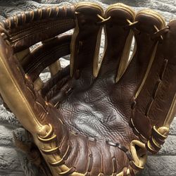 Mizuno Classic Girls Fast Pitch Softball Glove 