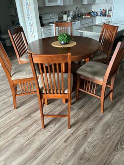Dinning room set with six chairs