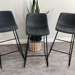 Alexander 30 in. Black Faux Leather Bar Stool Low Back Metal Frame Counter Height Bar Stool (Set of 5)