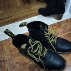 Dr. Martens Mens Boots Size 10