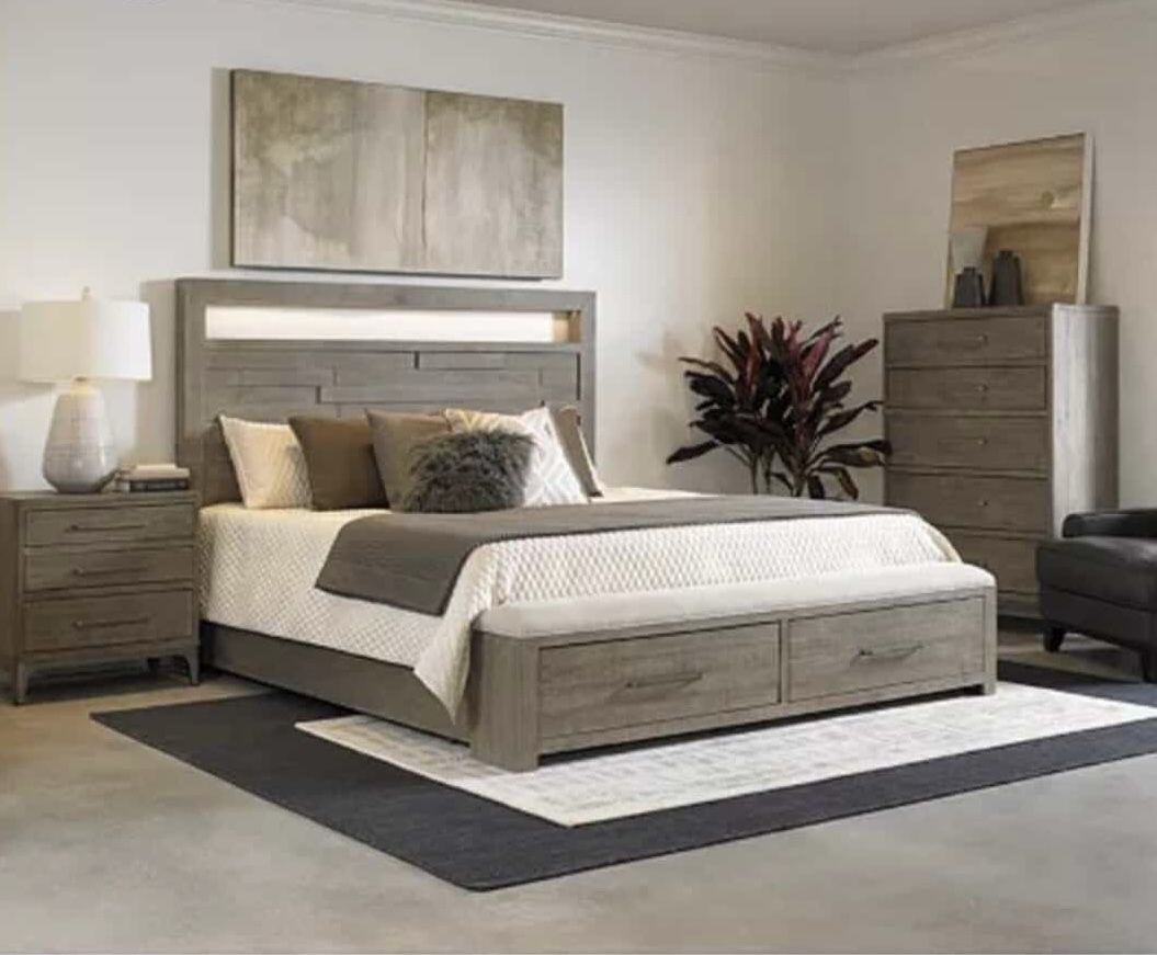 New Macy’s Bedroom Set For Sale!
