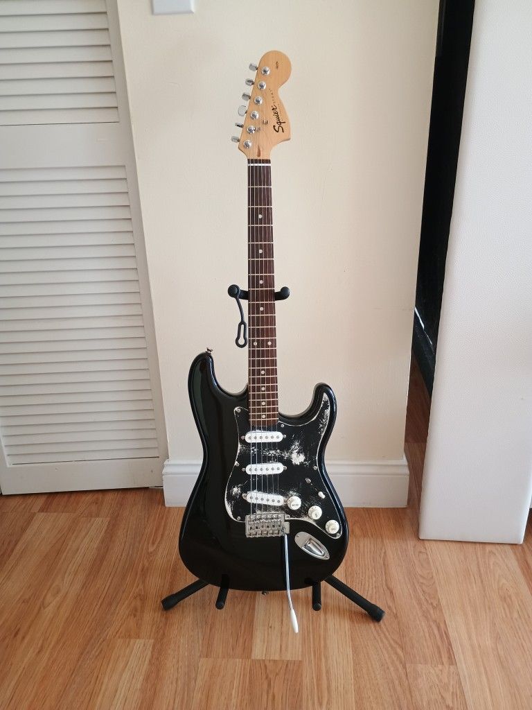 Squier Strat by Fender