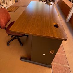 Desk/Chair/Lamp