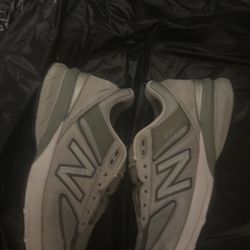 New Balance 990v4
