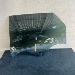 17-25 Cadillac Xt5 Left Rear Door Glass 2017 2018 2019 2020 2021 2022 2023 2024 2025