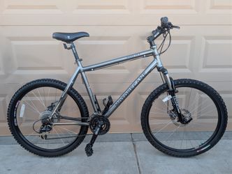 26"x2.0. MOTOBECANE 400 HT MENS MOUNTAIN BIKE. (L).21". LIKE NEW WITH FRESHLY TUNE UP 👌🏼