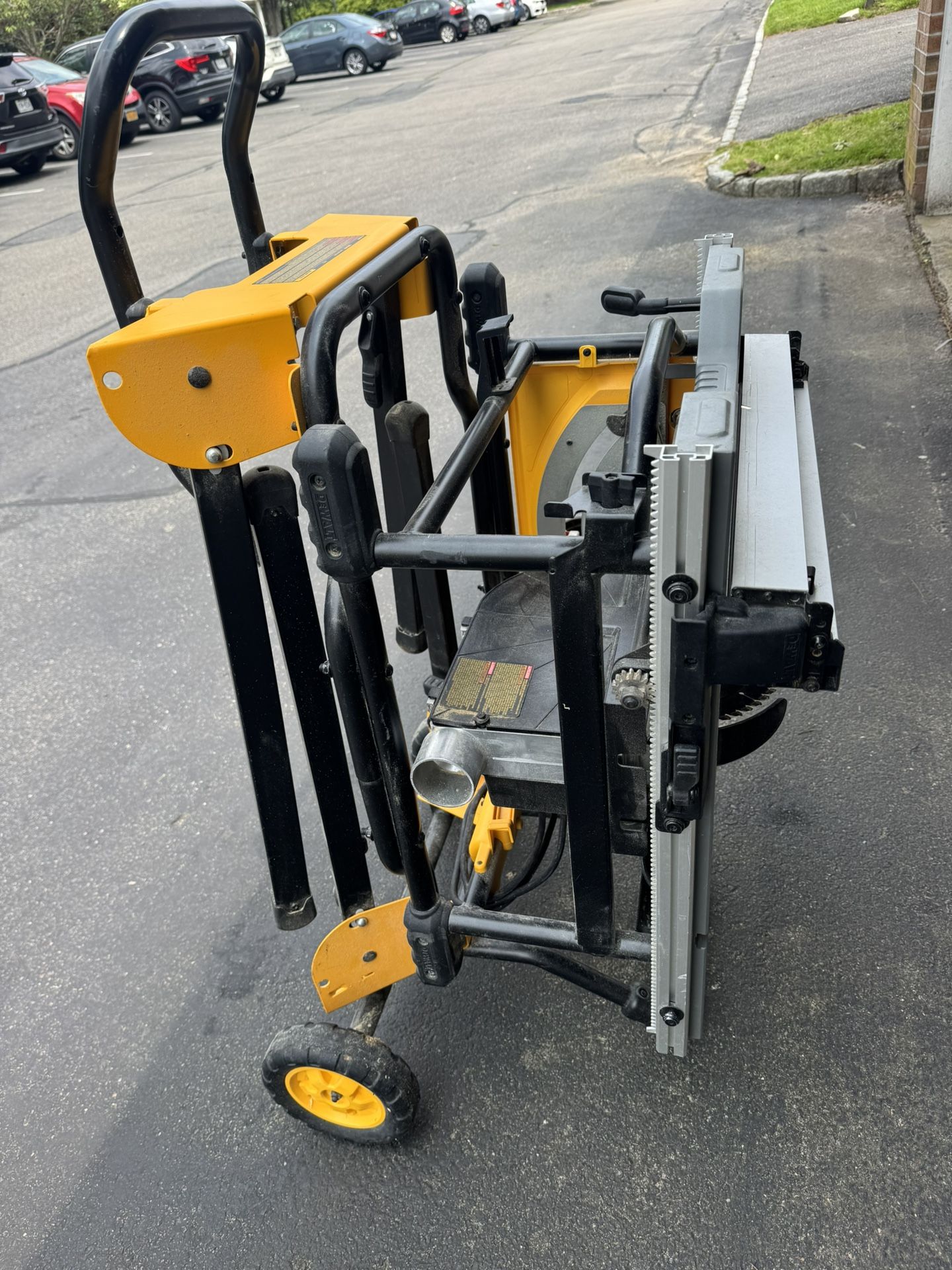 Dewalt Table Saw With Fold Out-Mobile Base