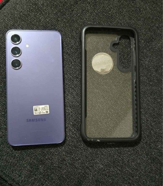 Selling Bothsamsung Phones For 700