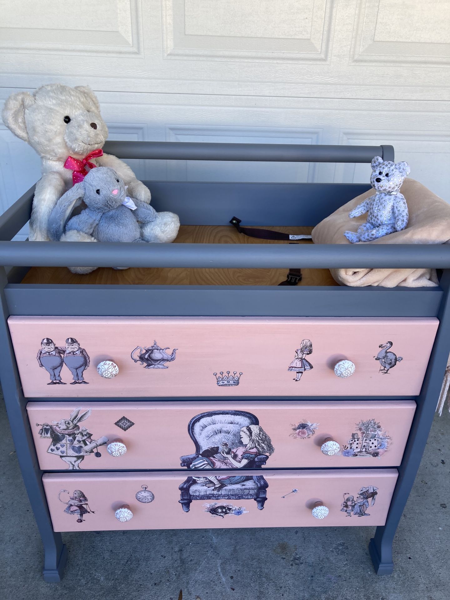 Baby Changing Table /dresser Alice In Wonderland 
