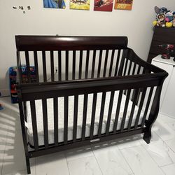 Crib With Mattress. Adjustable Mattress. 