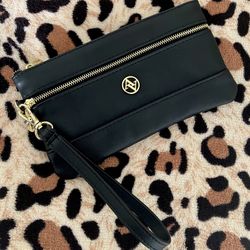 Adrienne Vittadini double zip wristlet 🖤