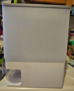 Clear Dispenser with Dosing Wheel