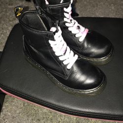 KIDS  DR MARTENS SZ 13