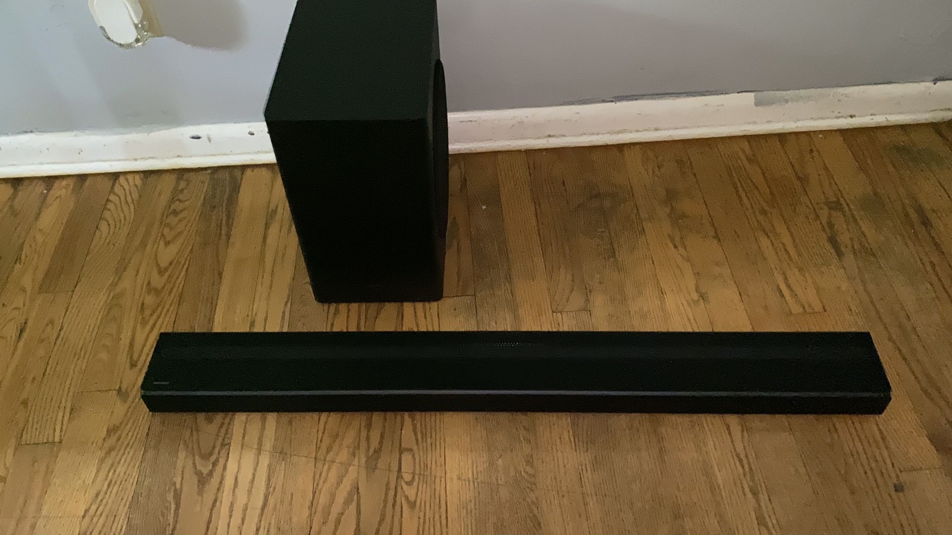 SAMSUNG HW-Q60t 5.1inch sound Bar With 3D Surround Sound And Acoustic Beam (black)