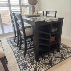 Dining Table & Chairs
