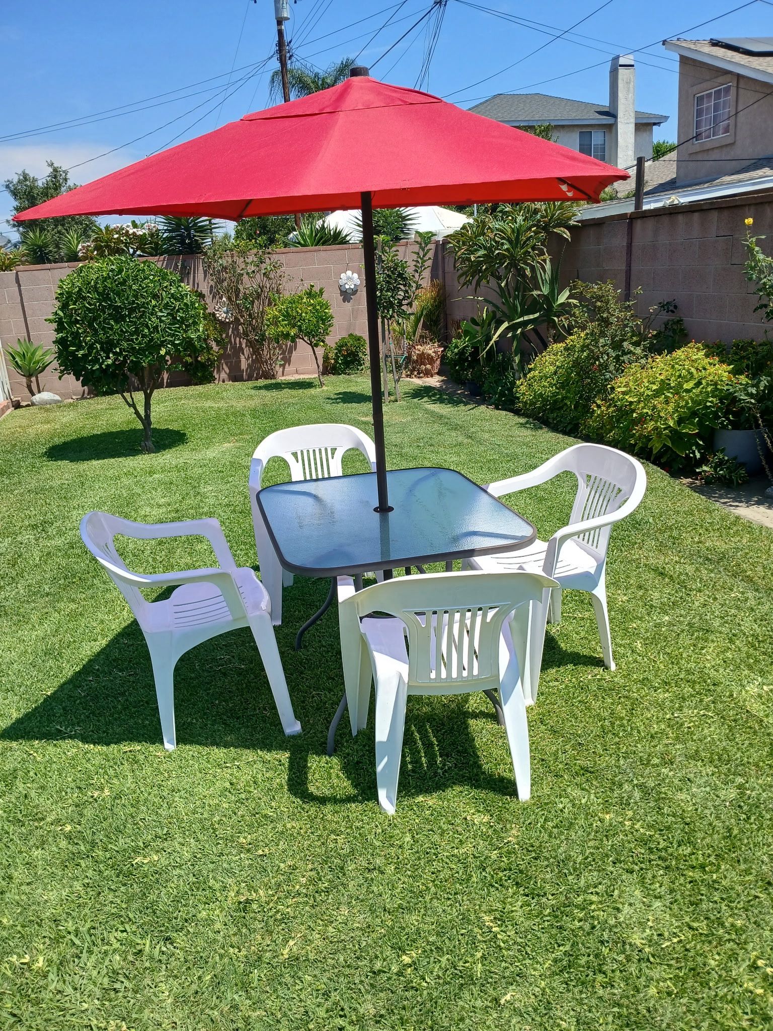 Patio Set with Umbrella β $100
