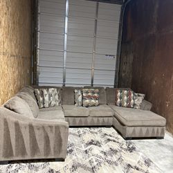 Spacious Brown Sectional Sofa w/ Chaise