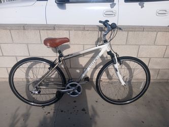 Men's 700c Aluminum Trek 7200 Hybrid Bike
