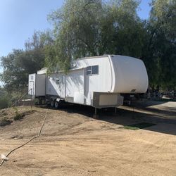 38’ RV Trailer 