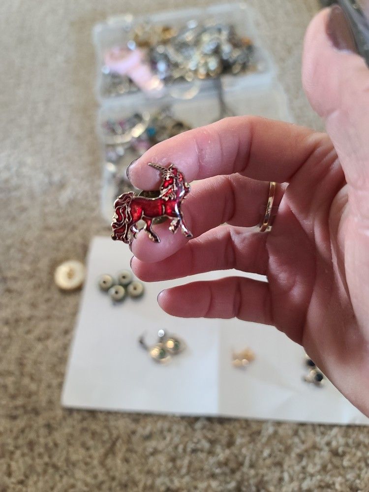 from 1980's, unicorn broach, enamel non-precious