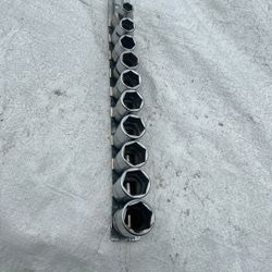 Snap On Tools 3/8 Sockets.  8.. 10 ..11..12..13..14..15..16…17..18..metrics 