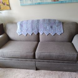 Sofa Fr/ Raymore  & Flanigans  Grey.