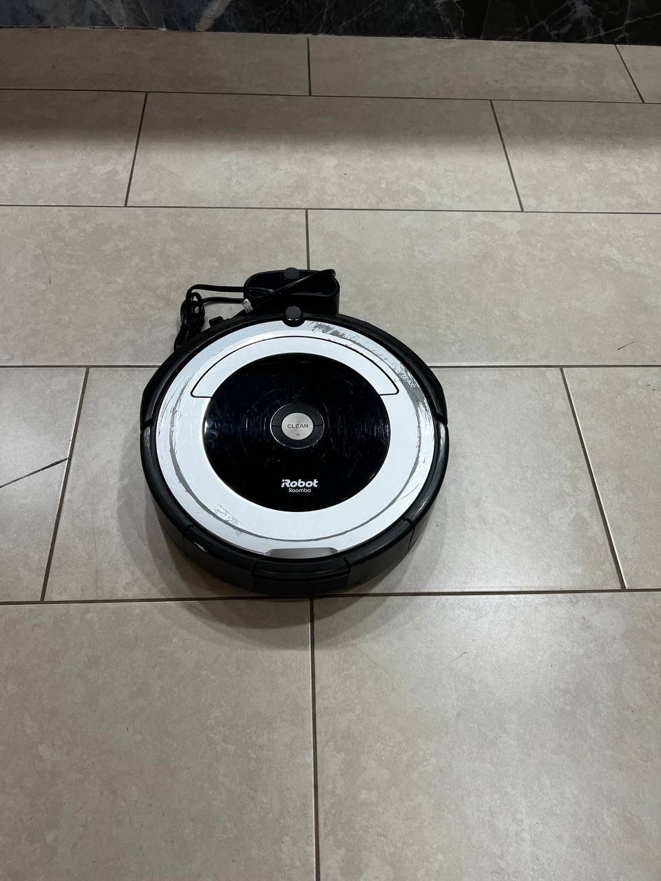 iRobot Roomba 690 Robotic Vacuum Cleaner With Charging Base Wifi