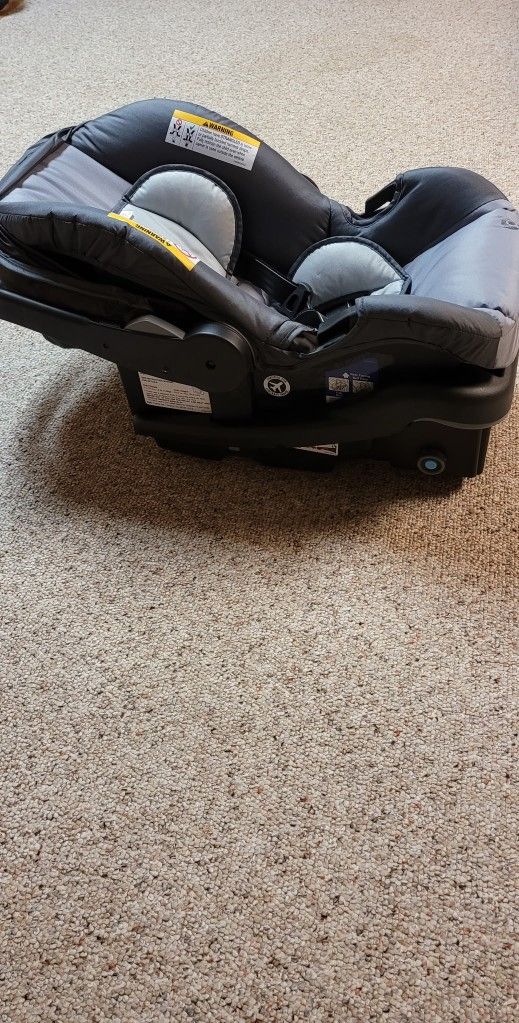 *free* New Baby Trend Carseat (Joliet)