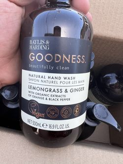 “Baylis & Harding Lemongrass And Ginger Hand Wash”