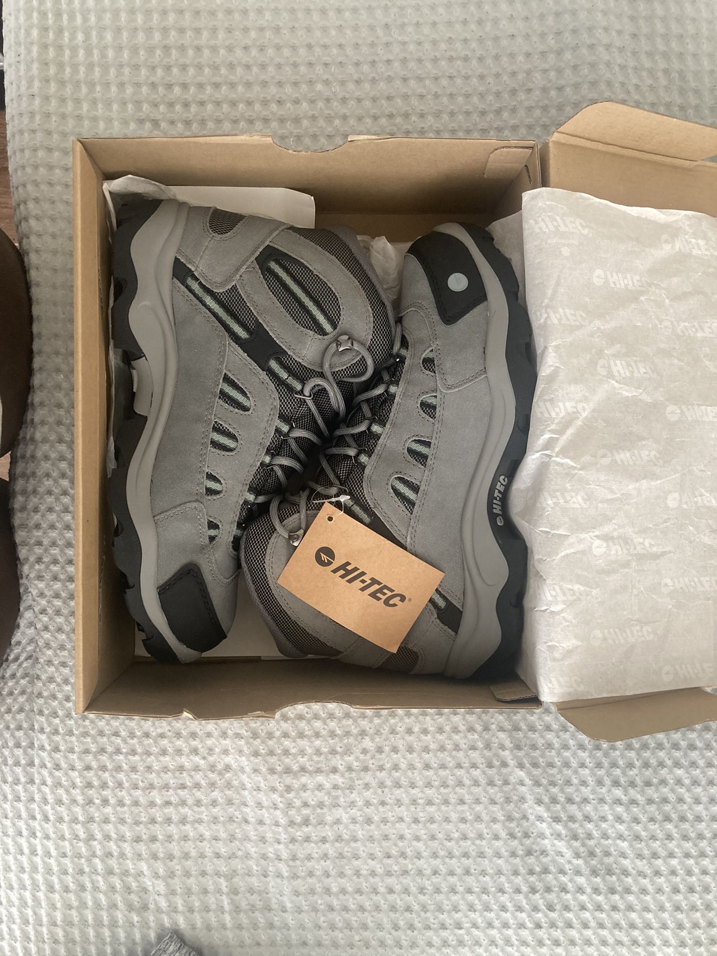 NIB Hi-Tec HIKING BOOTS