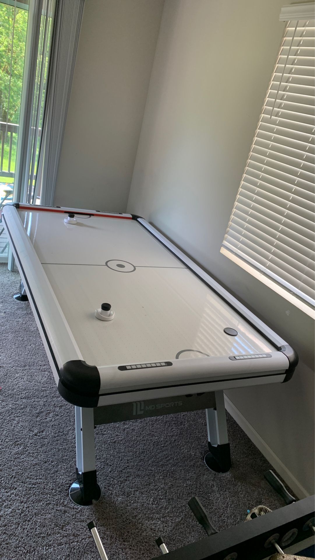 Air hockey table