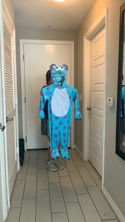 A monster inc costume size kids ages from 4-6 years old