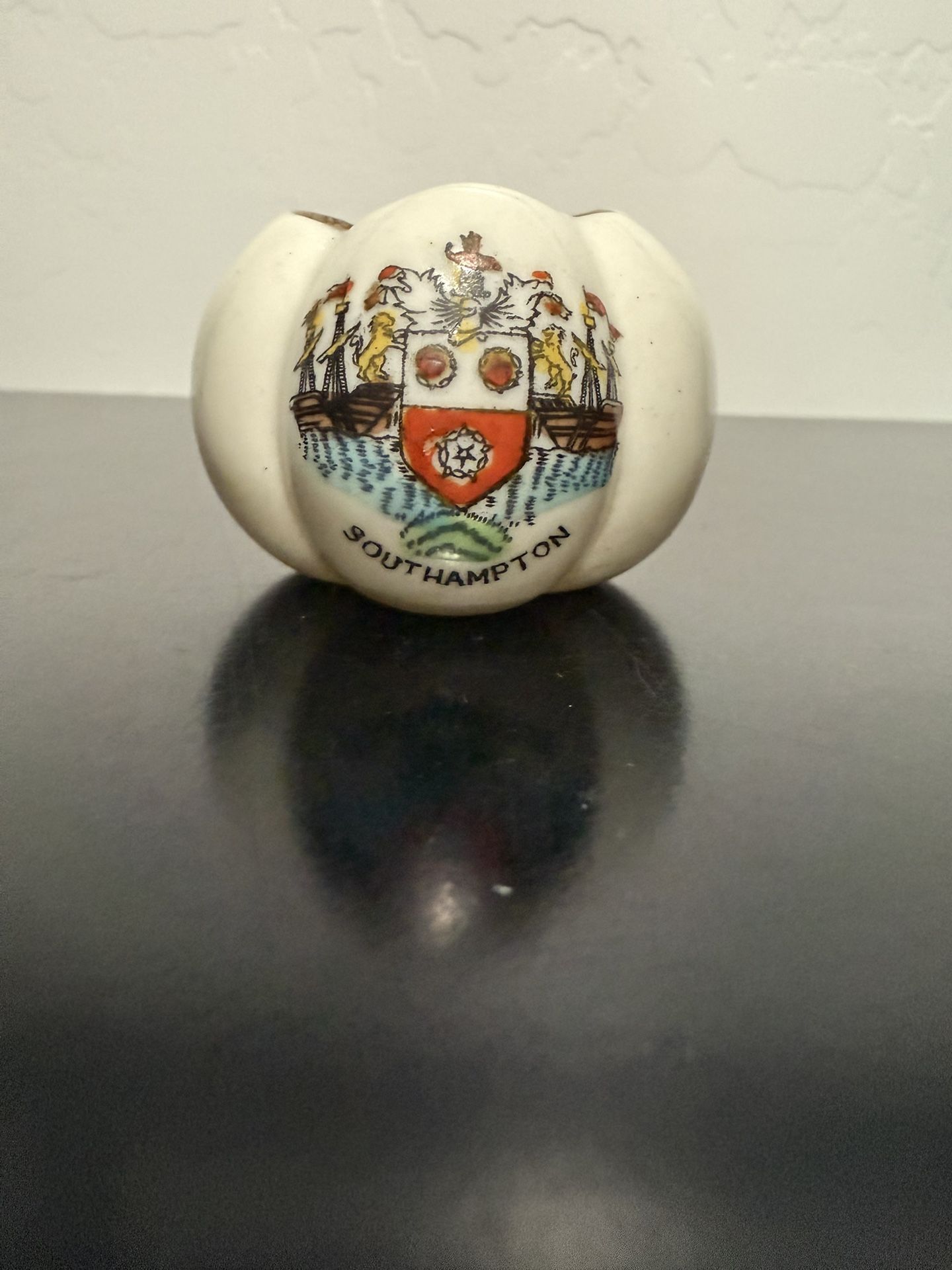 Vintage Willow Art China Southampton Crested Ware Pot
