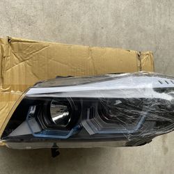 2009-2012 BMW E90 3-Series LED 3D Crystal U-Halo Projector Headlights
