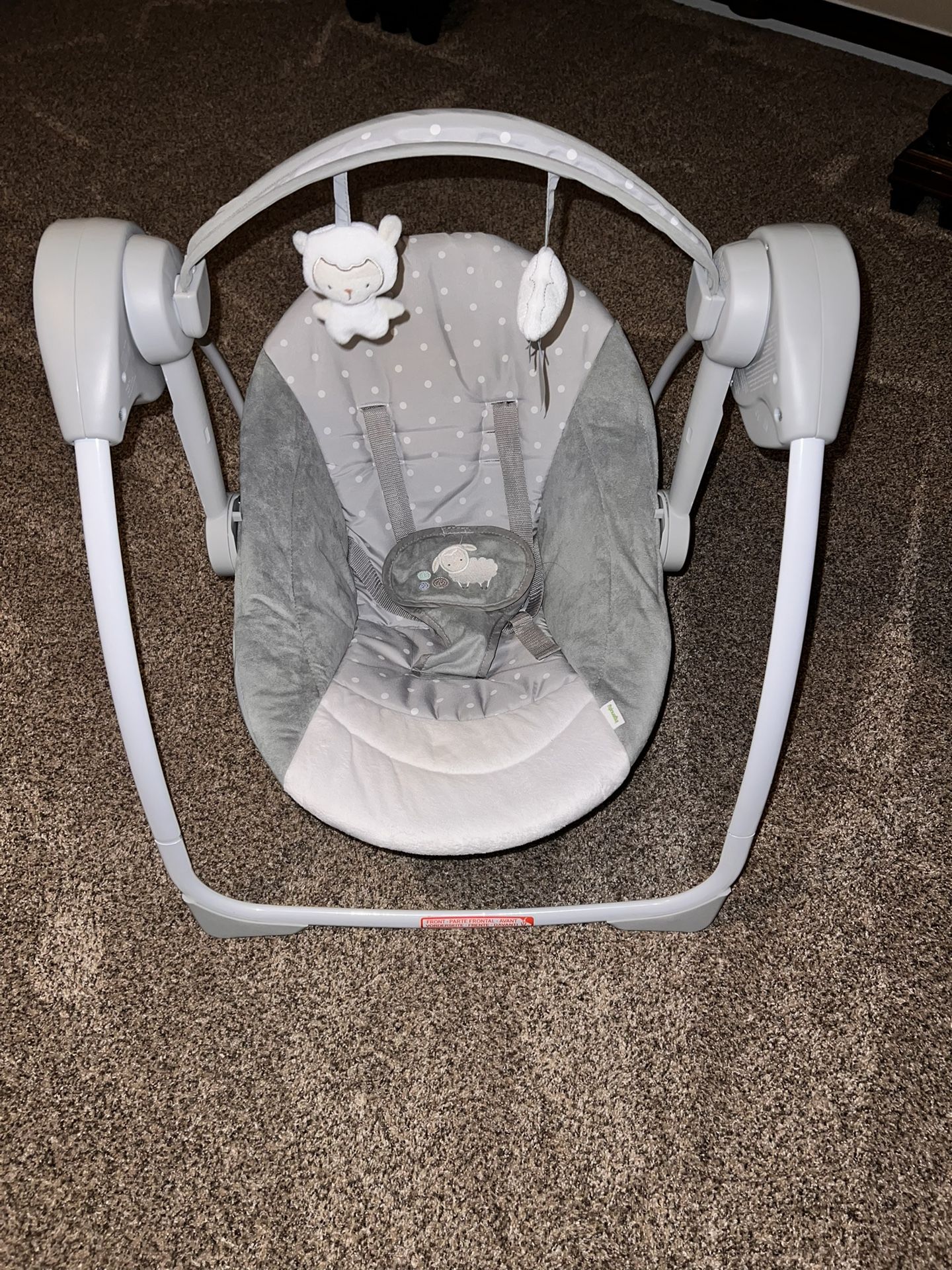 Ingenuity Comfort 2 Go Compact Portable 6-Speed Cushioned Baby Swing with Music, Folds Easy, 0-9 Months 6-20 lbs (Cuddle Lamb)