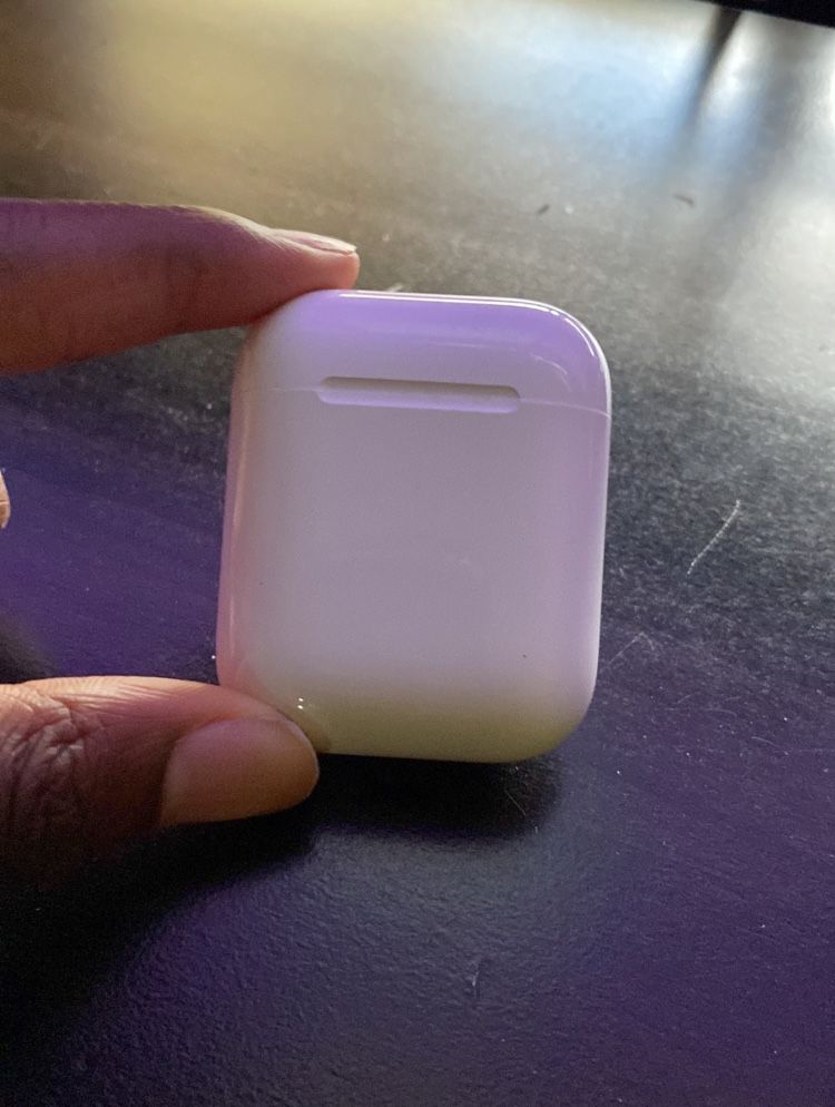 Apple AirPods 2nd Generation Charging Case