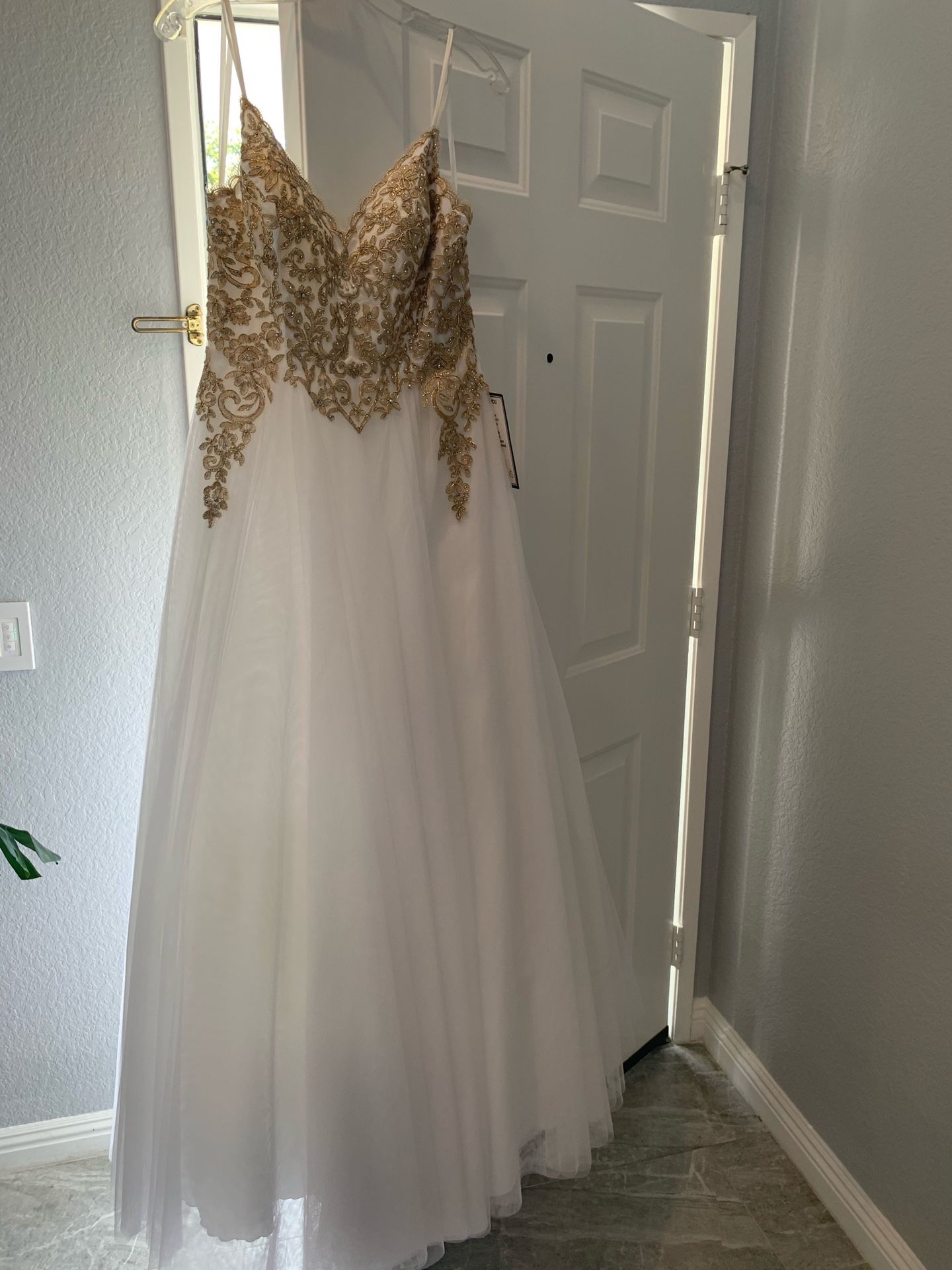 White Prom Formal Wedding Gown/ Dress