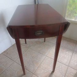 Beautiful Vintage Drop-Down Table