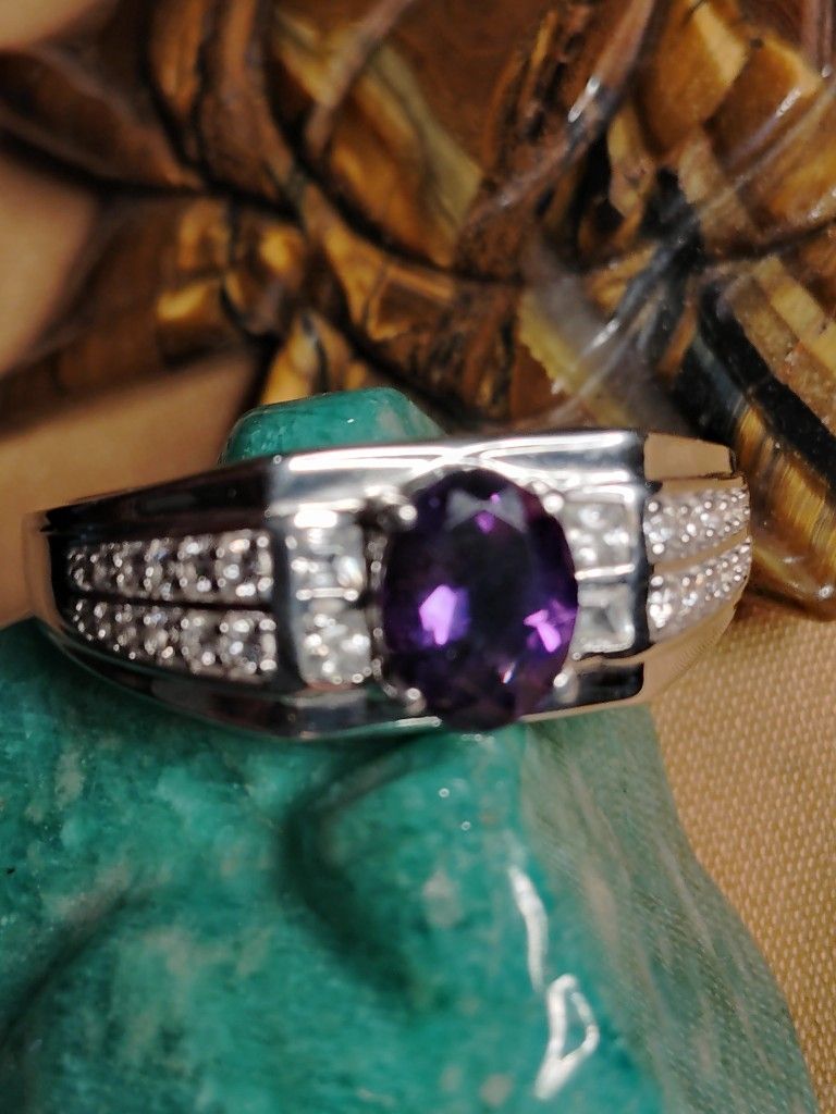 FOR THE GENTLEMAN! MOROCCAN RICH PURPLE AMETHYST, LOADED WITH ZIRCON CLUSTERS, SET IN STERLING SILVER. SIZE 12 (R-1201255)